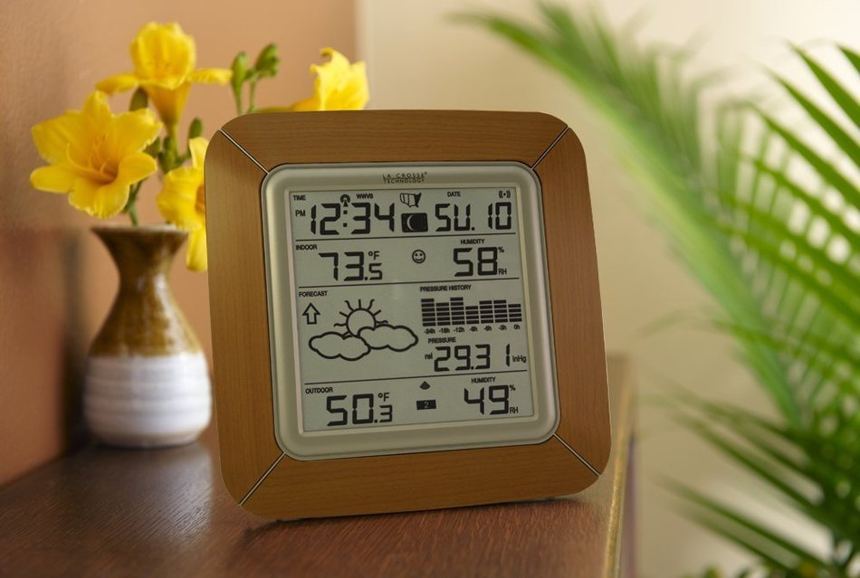 La Crosse Technology WS-9057U-IT Forecast Station with Barometer, Temperature, Humidity and Moon Phase, Alarm N2