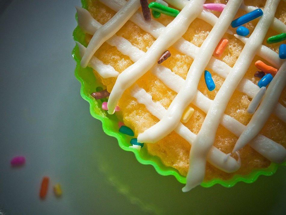 U Must Have - 24 Eco-friendly Silicone Cupcake Liners (Reusable, Non-Stick). Baking Cups, Molds for Muffins and... N8