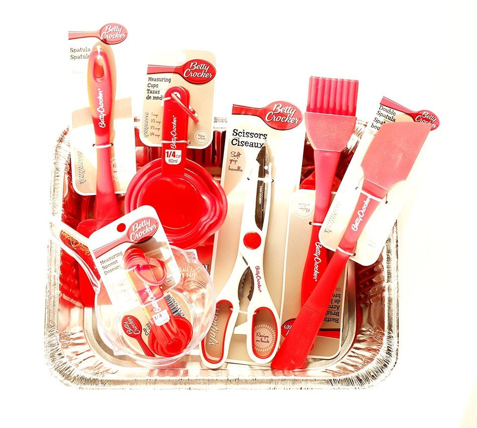 Betty Crocker 8 Piece Holiday Bakeware Set