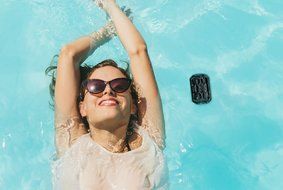 Philips BT2200B/27 Shoqbox Mini Rugged Compact Wireless Water resistant Portable Bluetooth Speaker with Mic -... N3