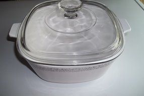 Corning Ware Platinum Filigree 2 1/2 quart with Pyrex Lid