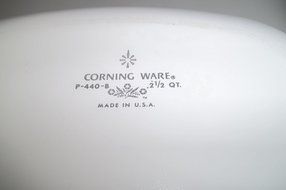 Corning Ware Platinum Filigree 2 1/2 quart with Pyrex Lid N3