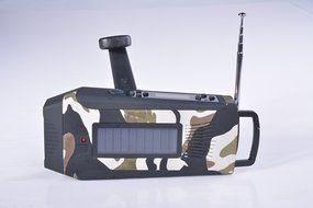 [Upgraded] iRonsnow IS-092 [2000mAh Power Bank+1W flashlight] Weather radio Solar Hand Crank AM/FM/WB NOAA Radio... N7