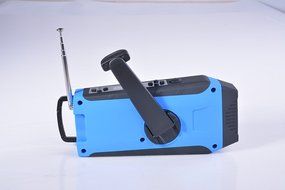 [Upgraded] iRonsnow IS-092 [2000mAh Power Bank+1W flashlight] Weather radio Solar Hand Crank AM/FM/WB NOAA Radio... N9