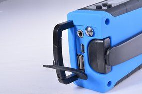 [Upgraded] iRonsnow IS-092 [2000mAh Power Bank+1W flashlight] Weather radio Solar Hand Crank AM/FM/WB NOAA Radio... N10