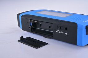 [Upgraded] iRonsnow IS-092 [2000mAh Power Bank+1W flashlight] Weather radio Solar Hand Crank AM/FM/WB NOAA Radio... N28
