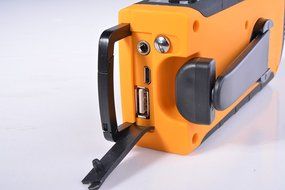 [Upgraded] iRonsnow IS-092 [2000mAh Power Bank+1W flashlight] Weather radio Solar Hand Crank AM/FM/WB NOAA Radio... N30
