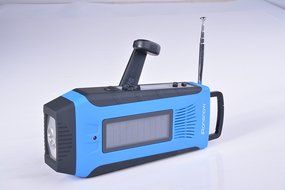 [Upgraded] iRonsnow IS-092 [2000mAh Power Bank+1W flashlight] Weather radio Solar Hand Crank AM/FM/WB NOAA Radio... N32