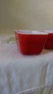pyrex primary colors 501 with lid, red refrigerator dish pair N4