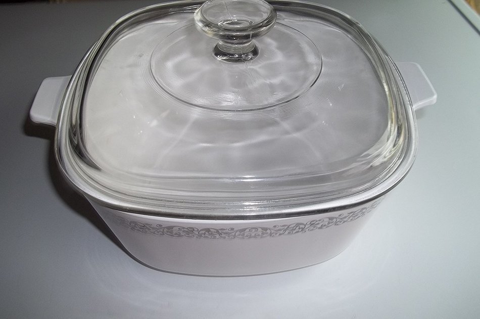 Corning Ware Platinum Filigree 2 1/2 quart with Pyrex Lid