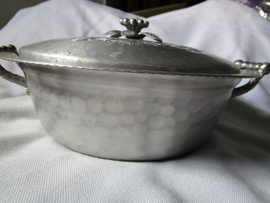 Vintage Hammered Aluminum Round Casserole Server N4