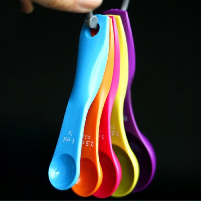 DUFUSTORE 5pcs Plastic Colorful Measuring Spoons Dipper Home Baking Cake Tools New N7