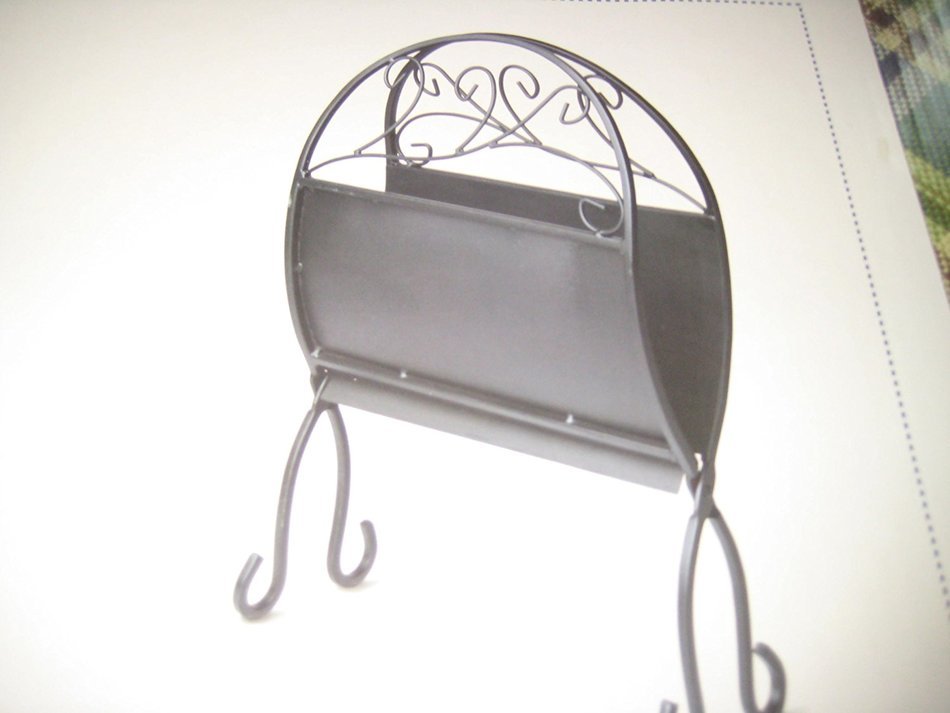 Folding Scroll Log Holder. Black Finish. N3