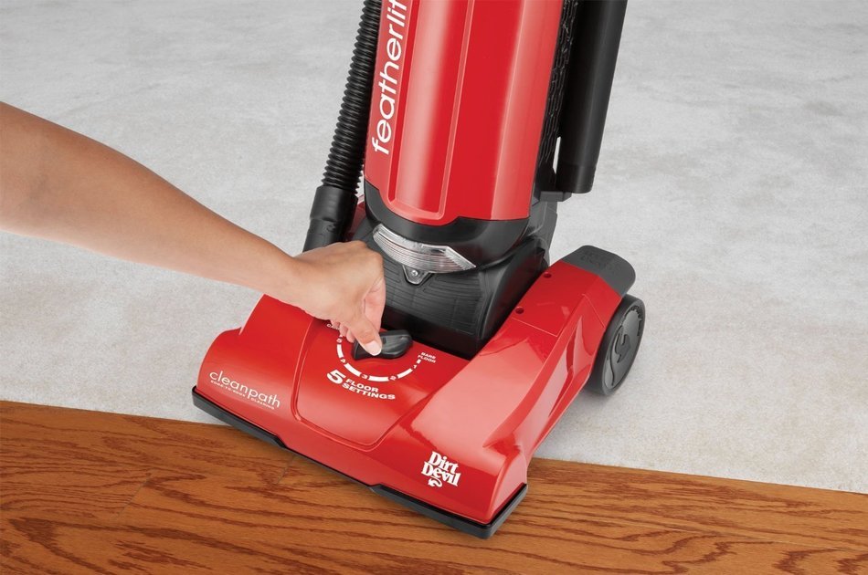 25 Foot Cord Featherlite Bagged Upright Red Vacuum Cleaner N2