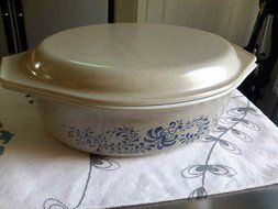 Vintage(1976) Pyrex #045 "Homestead" 2.5qt Oval Casserole with #945 Speckled Opal Pyrex Lid