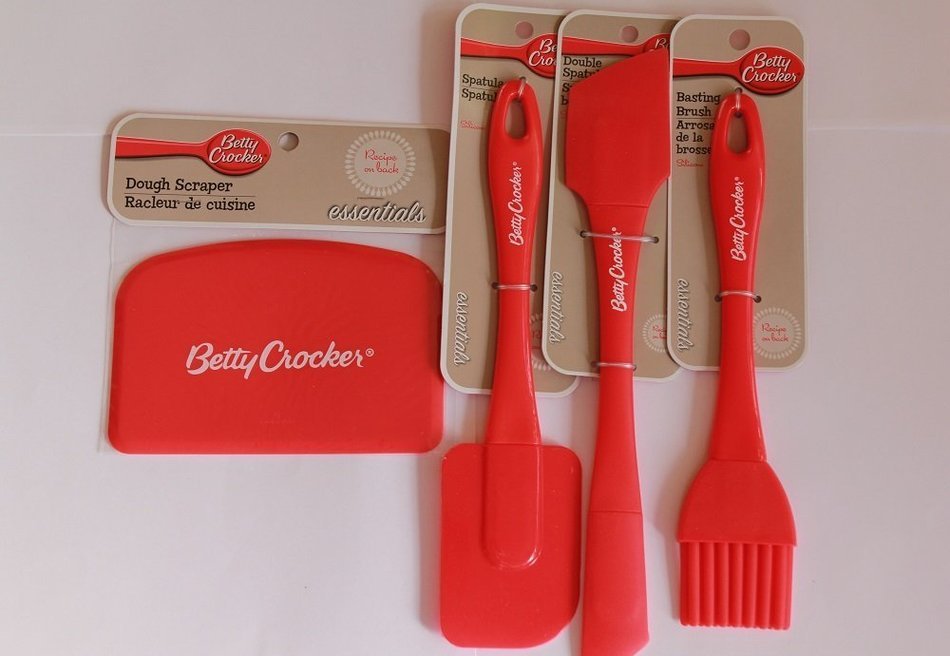 Bundle of 4: Spatula, Double Spatula, Basting Brush, Dough Scraper N3