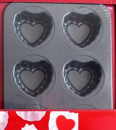 Wilton 2-Piece Valentine Cake Baking Pan Set N3