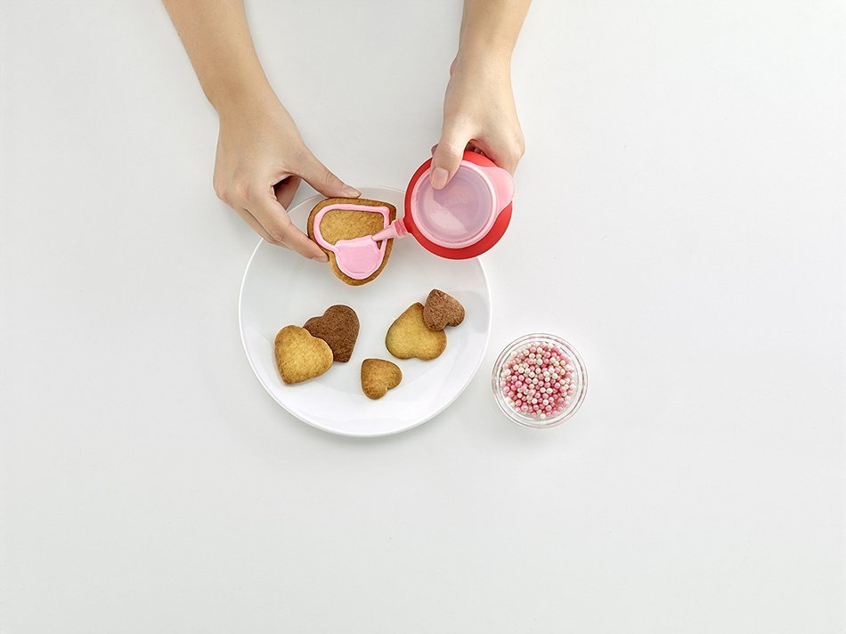 Lekue Cookie Cutter Puzzle, Hearts, Red