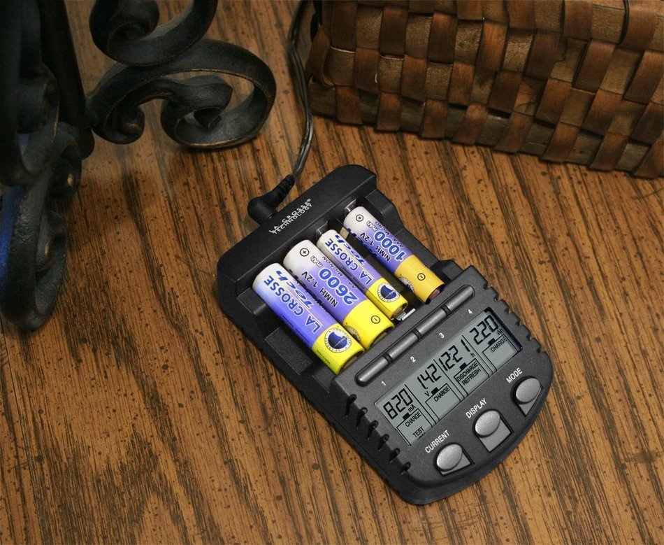 La Crosse Technology BC-700 Alpha Power Battery Charger N2