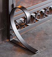 Small Cast Iron Scrollwork Fire Screen With Doors, in Black N3