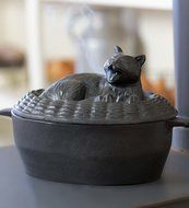 Plow &amp; Hearth Yawning Cat Cast Iron Wood Stove Steamer - Black - 2 Quart Capacity - Rust Resistant - Matte Finish...