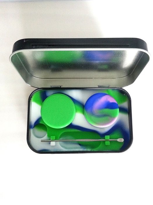 Silicone Wax Non Stick Vape Jar Set in Carry Tin, comes with 2 Jars & Stainless Steel Mini Tool N2