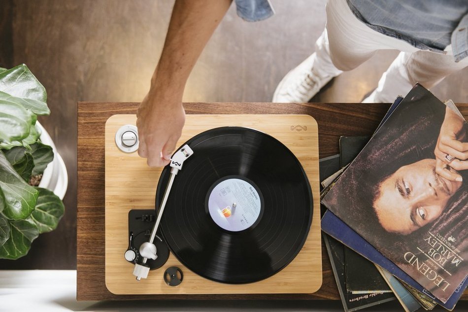 House of Marley Stir It Up Turntable with bonus Bob Marley Legend Album, Signature Black (EM-JT000RC-SB)