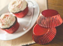 Fox Run Red Foil Standard Bake Cups, 32 Cups N3