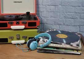 Crosley CR8005D-PI Cruiser Deluxe Portable 3-Speed Turntable with Bluetooth, Pink N4