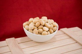Raw Whole Macadamias (1 Pound Bag)