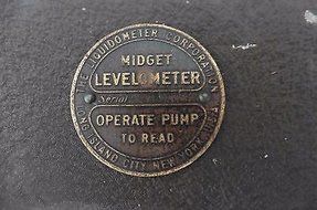 Vintage Midget LevelOMeter The Liquid-O-Meter Corp Fuel Storage Tank Level Gauge N4