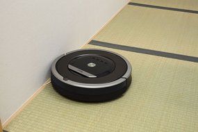 iRobot Roomba R870060 Vacuum Cleaning Robot, Black N2