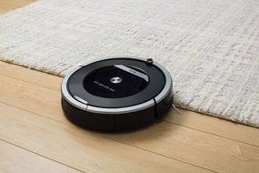iRobot Roomba R870060 Vacuum Cleaning Robot, Black N3