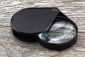 SE MH7017B Folding Pocket Magnifier, 2 1/2", Black
