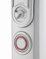 DeLonghi TRV0715T Vento Safeheat 1500W High-Speed Convection Oil-Filled Radiator with Timer N4