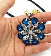 QTMY flower Rose diamond Black bead Choker Necklace long Chain Bohemian Jewelry with Pendant N3