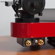 Pro-Ject RPM5 Carbon DC Turntable with Blue Point II Cartridge- White N3