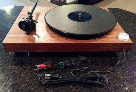 SOTA MOONBEAM series III Turntable with REGA S202 tonearm-Genuine Walnut finish-Made in USA!