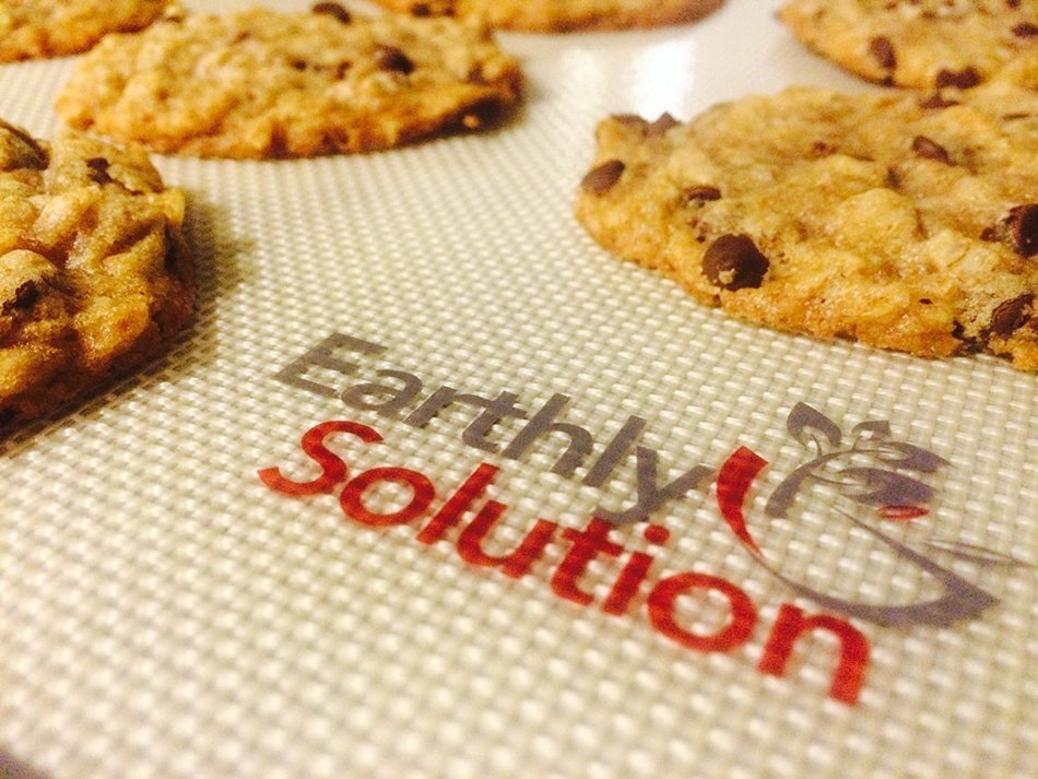 Earthly Solution Professional Grade Silicone Baking Mat, with Ebook, 16.5" x 11", Grey and White N6