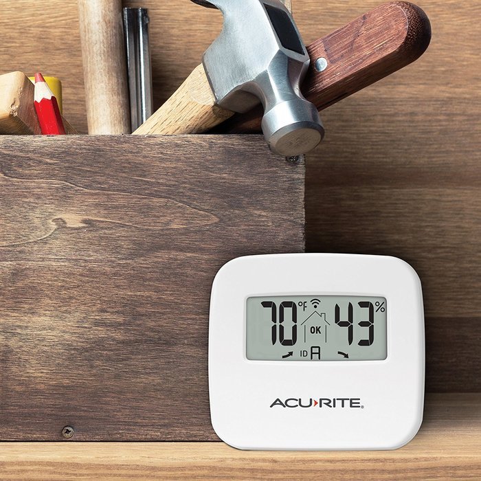 AcuRite 01168M 10-Sensor Indoor Temperature and Humidity Remote Monitoring System N3
