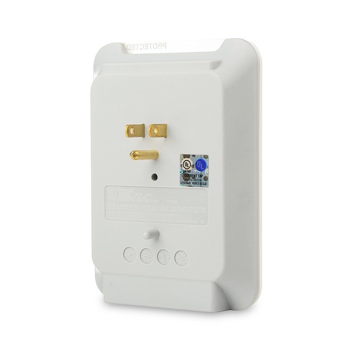 Cable Matters 3-Outlet Power Surge Protector with 4 USB Charging Ports and Micro-USB Charging Cables N3
