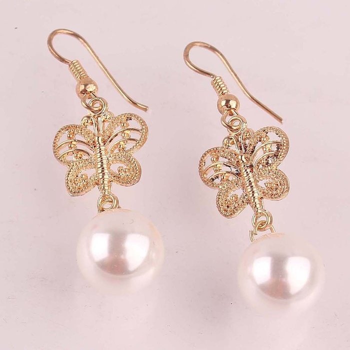 Women 14k Gold Plated Fashion Seashell Pearl Stud Earring C986