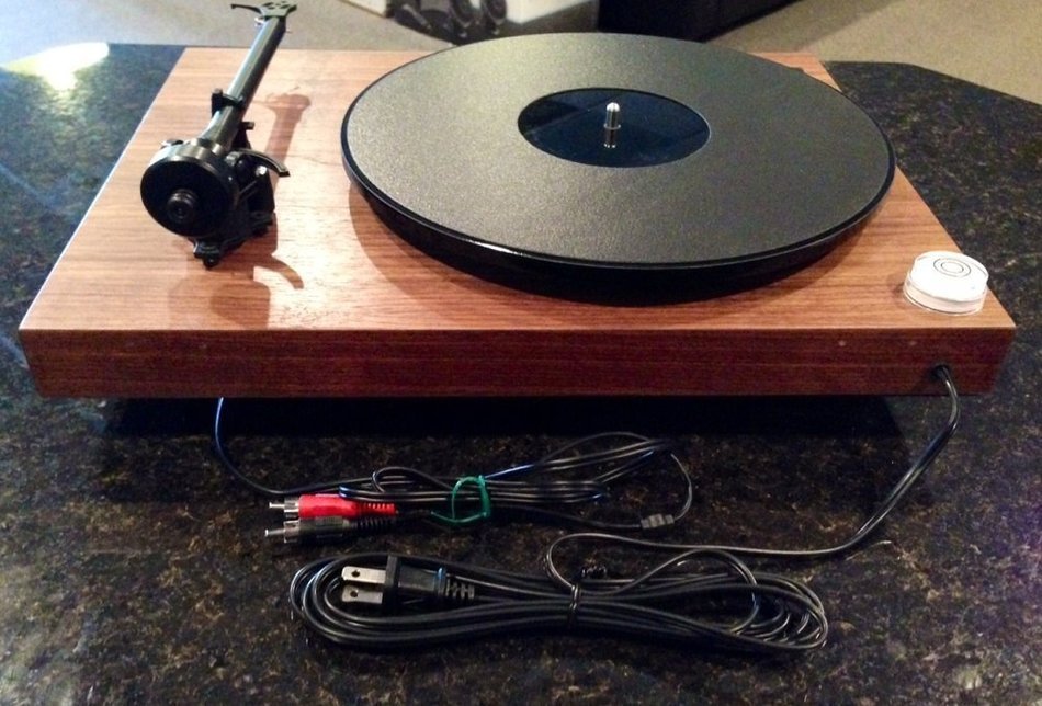 SOTA MOONBEAM series III Turntable with REGA S202 tonearm-Genuine Walnut finish-Made in USA!