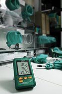 Extech SD700 Pressure/Humidity/Temperature Data Logger N2