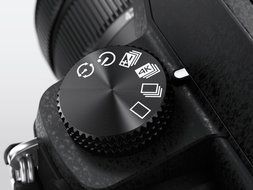 Panasonic LUMIX DMC-G7KS DSLM Mirrorless 4K Camera, 14-42 mm Lens Kit (Silver) N2