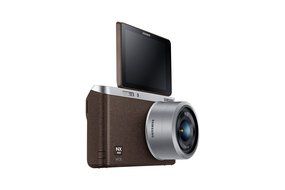 Samsung NX Mini 20.5MP CMOS Smart WiFi &amp; NFC Mirrorless Digital Camera with 9-27mm Lens and 3" Flip Up LCD Touch... N7