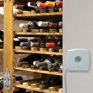 AcuRite 06069M Outdoor Temperature &amp; Humidity Monitor with Spot Check Temperature &amp; Humidity Sensor N6