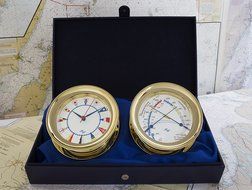 White Flag 5.85 Windlass Gift Set presented in a Leather Finish Felt Lined Gift Box with Clock and Comfort Meter N5