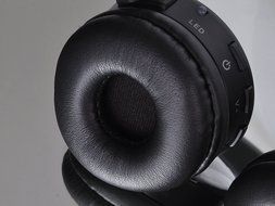 LUXA2 AD-HDP-PCLL-BK-00 Lavi L On-Ear Wireless Headphone, Black N2