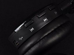 LUXA2 AD-HDP-PCLL-BK-00 Lavi L On-Ear Wireless Headphone, Black N3
